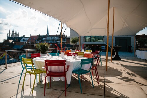 Dakterras M Leuven met tent in de zomer