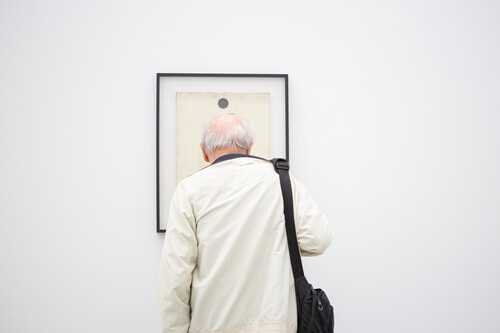 M-bassadeur in de tentoonstelling van Vincent Geyskens op Vriendendag in M Leuven