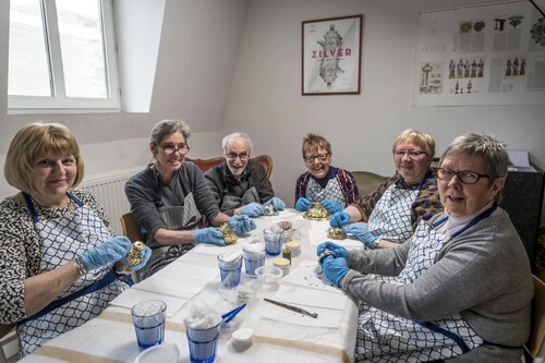 Vrijwilligers van M Leuven aan het werk