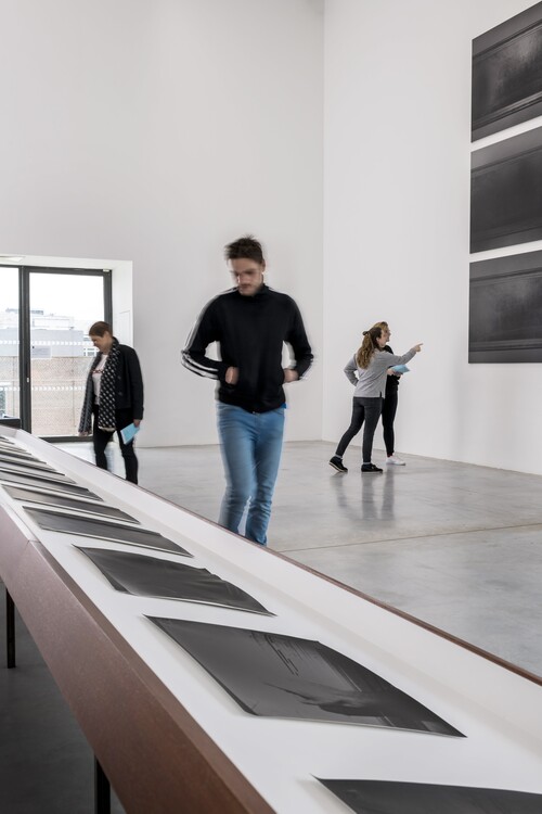 Vrijwilligers van M Leuven in het museum