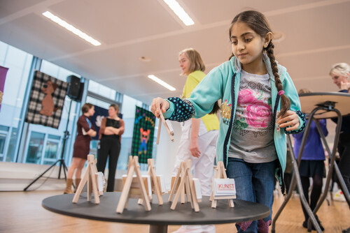 Publiek in de Muzeruimte van het kinderziekenhuis in Leuven
