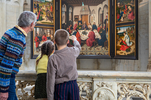 Zaalzicht 'Tussen Hemel en Aarde - Beleef Het Laatste Avondmaal van Bouts', Sint-Pieterskerk