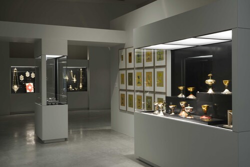 Zaalzicht ‘Zilver: Kunst, Object, Verhaal’, M Leuven