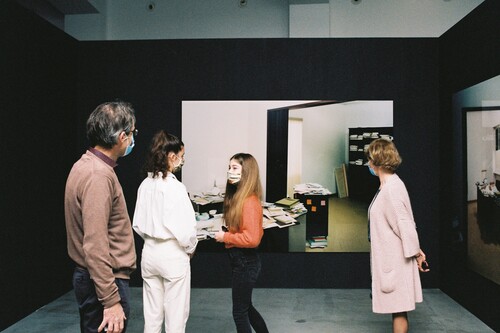 M-bassadeurs in tentoonstelling van Thomas Demand in M Leuven