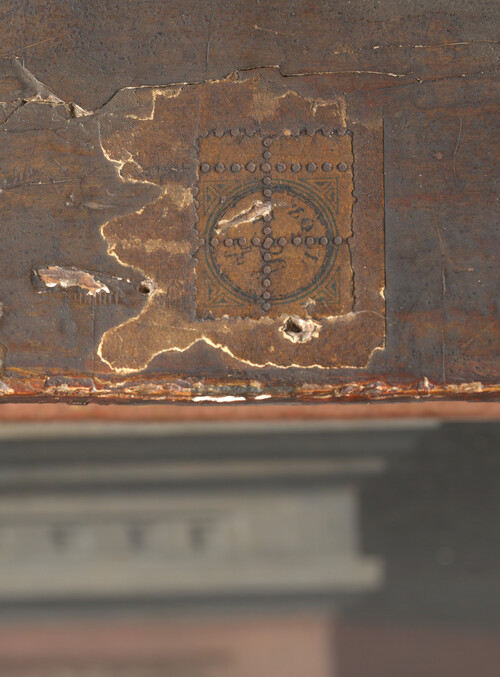 Seal on frame (top)