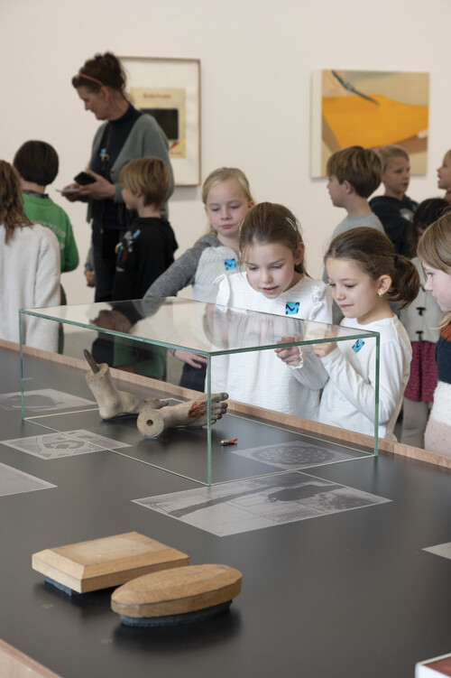 Zaalzicht Peter Morrens, 'OEEEEEEUUUUVVRE', 2024, M Leuven
