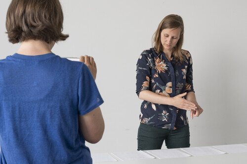 Performance van kunstenaar Grace Schwindt in het kader van Playground festival in museum M Leuven