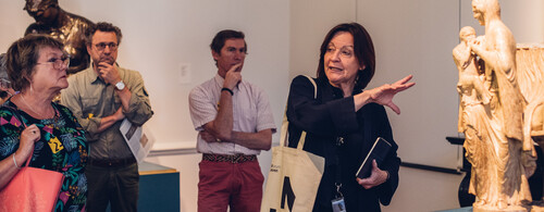Bezoekers in tentoonstelling van M Leuven