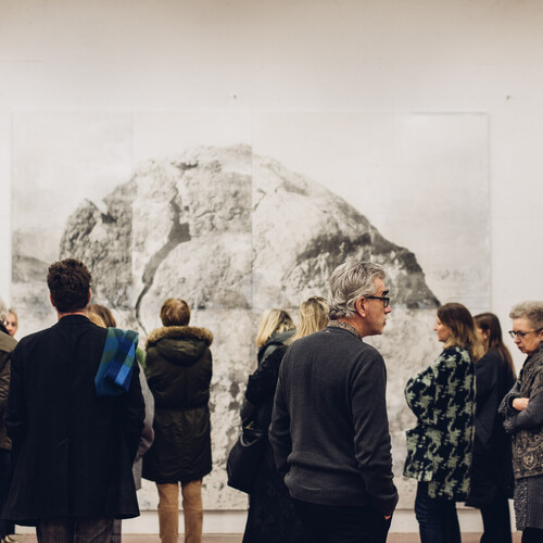 M-cenassen op bezoek bij een kunstenaar in haar atelier