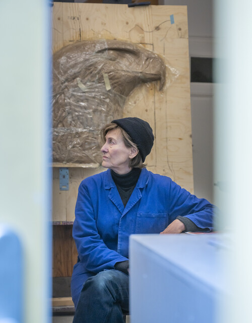 Kunstenaar Sigefride Bruna Hautman in haar atelier in Antwerpen