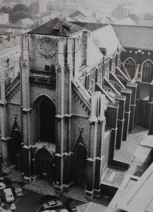 De bouwvallige kerk in de jaren 60