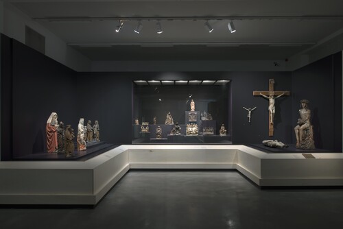 Installatiezicht Beelden uit Brugge © M-Museum Leuven | foto: Isabelle Arthuis