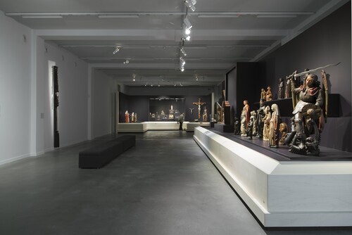 Installatiezicht Beelden uit Brugge © M-Museum Leuven | foto: Isabelle Arthuis