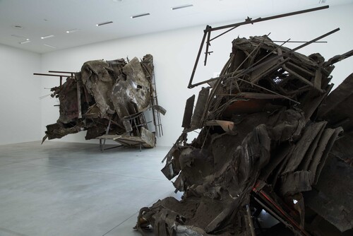 Installatiezicht Peter Buggenhout, The Blind Leading The Blind #68, 2015 & The Blind Leading The Blind #67, 2014 © M-Museum Leuven | foto: Dirk Pauwels
