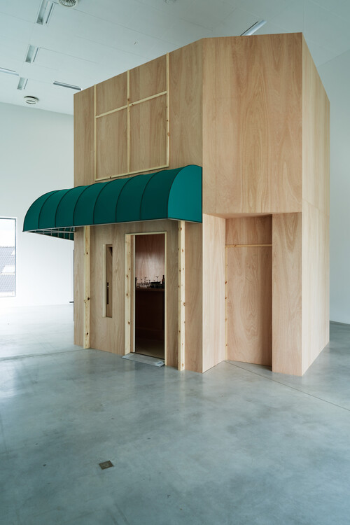 Zaalzicht 'HOUSE OF CARD' in M © Dirk Pauwels