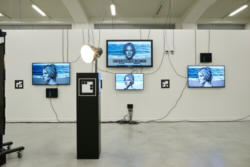 Installatiezicht Cécile B. Evans, Sprung a Leak © M-Museum Leuven | foto: Dirk Pauwels