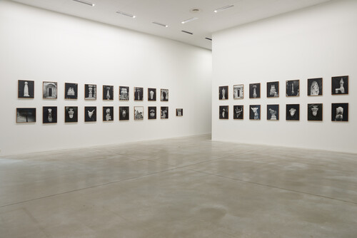 Vue d'exposition Aurélien Froment, Contes Doubles, 2017 © M-Museum Leuven |  photo: Dirk Pauwels