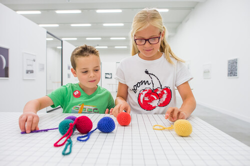 Vue d'exposition Aurélien Froment, Contes Doubles, 2017 © M-Museum Leuven |  photo: Rudi Van Beek