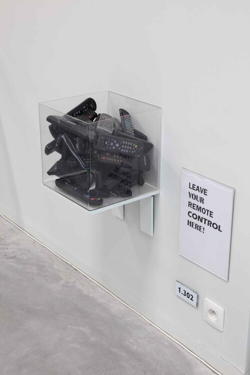 Sabine Oosterlynck, Power control (performative objects), OPEN M (2013)