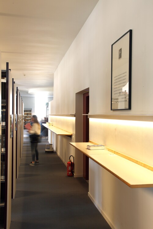 Installatiezicht 'Entre nous quelque chose se passe…' in College De Valk. Foto: Dirk Pauwels