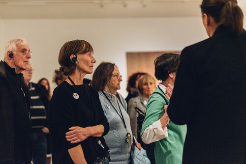 M-bassadeurs worden gegidst door de tentoonstelling 'Albast' in M Leuven