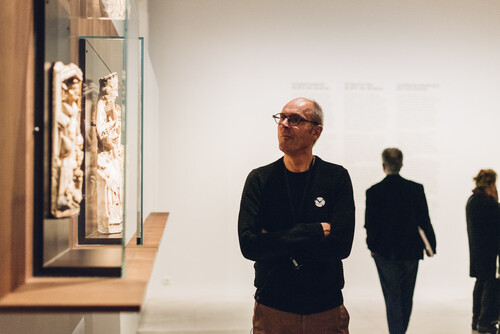 M-bassadeurs worden gegidst door de tentoonstelling 'Albast' in M Leuven