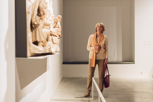 M-bassadeurs worden gegidst door de tentoonstelling 'Albast' in M Leuven