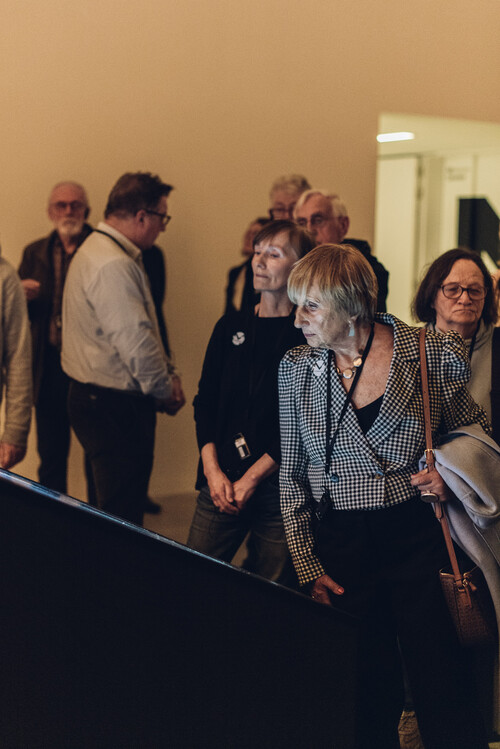 M-bassadeurs worden gegidst door de tentoonstelling 'Albast' in M Leuven