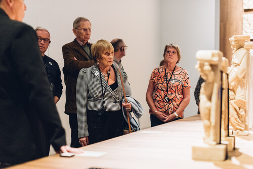 M-bassadeurs worden gegidst door de tentoonstelling 'Albast' in M Leuven