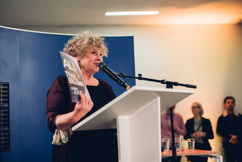 Voorzitter Denise Vandevoort aan het speechen in M Leuven
