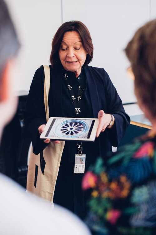 Bezoekers in tentoonstelling van M Leuven