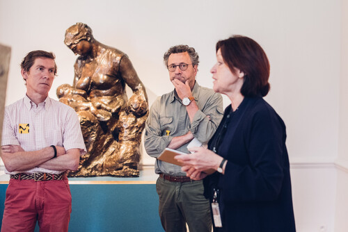 Bezoekers in tentoonstelling van M Leuven