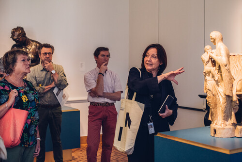 Bezoekers in tentoonstelling van M Leuven