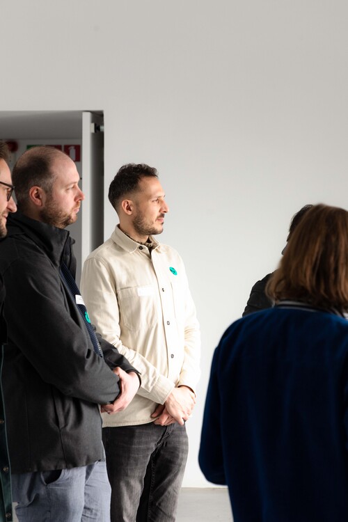 Bezoekers in tentoonstelling 'DIERIC BOUTS.' in M Leuven