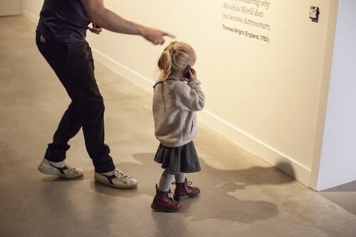 Kind in de museumzalen van M Leuven
