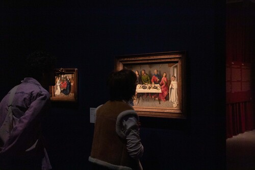 M-bassadeurs in de museumzalen van M