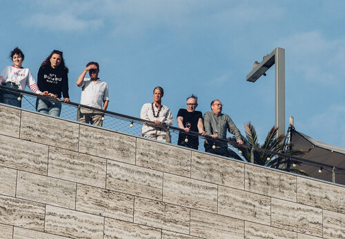 Bezoekers genieten van de VIP-beleving van M-IDZOMER op het dakterras van M Leuven
