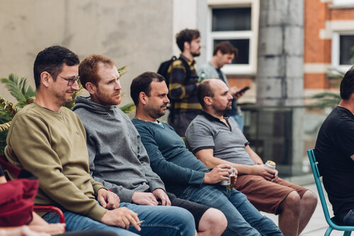 Bezoekers tijdens een afterwork in de ZoMerbar van M Leuven