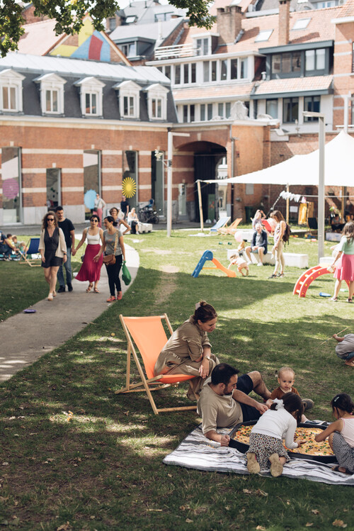 Bezoekers in de museumspelstraat van M Leuven en Huis van het Kind