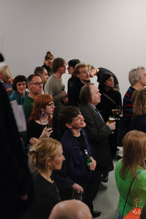 Bezoekers tijdens vernissage van M Leuven