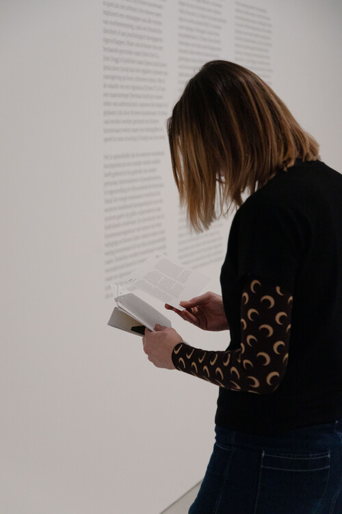 Bezoekers tijdens vernissage van M Leuven