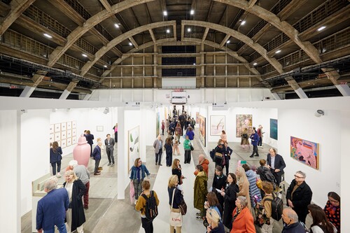 Bezoekers op Art Brussels 2024
