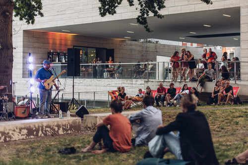 Afterwork in de museumtuin van M Leuven