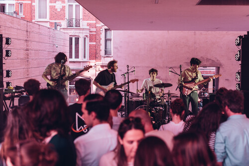 Muzikale band op het publieksterras van M Leuven