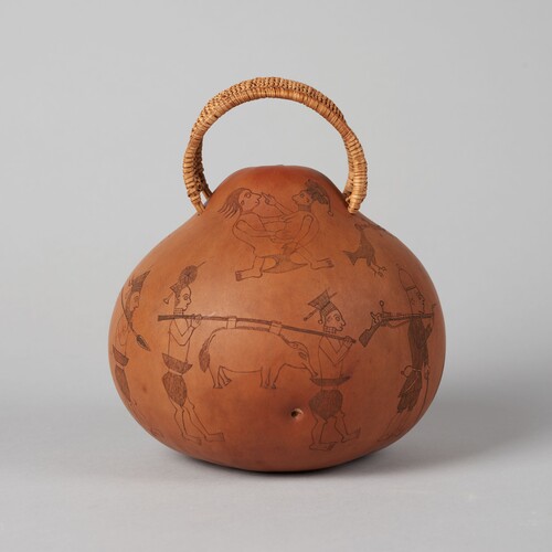 Kalebas met tekeningen van de Zande kunstenaar Zaza uit Poko (Congo). KU Leuven, Etnografische collectie, inv. AF0537. Foto Jesse Huiskamp - KU Leuven. Digitaal Labo.