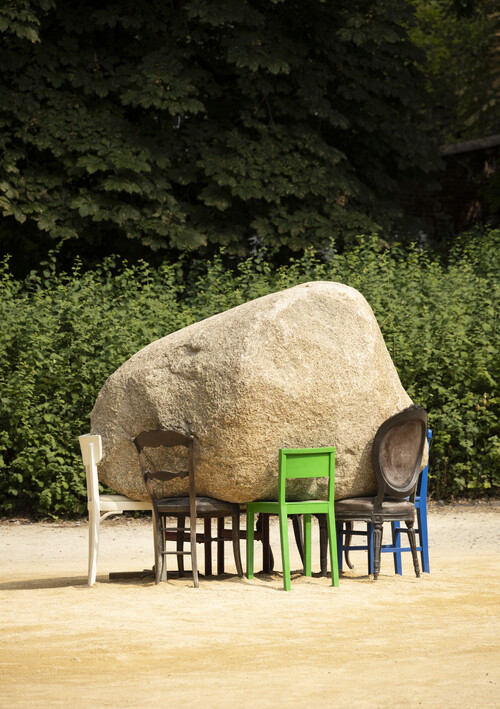 Alicja Kwade 'Carriers', Kunst- en wetenschapsroute 'And So, Change Comes in Waves', foto: Marijke 'T Kind