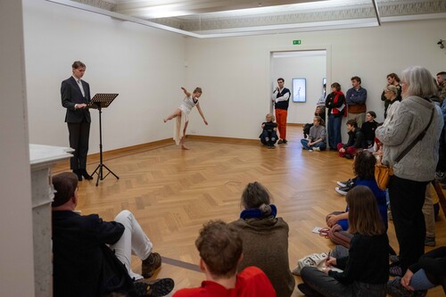 'All She Wants To Do Is Dance’, Judith Van Oeckel, 2022, Playground Festival, M Leuven, 2023, foto: Robin Zenner