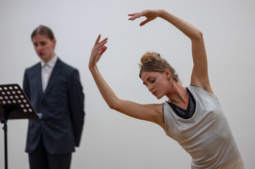 'All She Wants To Do Is Dance’, Judith Van Oeckel, 2022, Playground Festival, M Leuven, 2023, foto: Robin Zenner